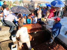 Familiares despiden con mariachi a Patricia Jiménez Marín, la segunda persona fallecida luego de suministrarle heparina sódica contaminada en el Hospital Regional de Pemex. SUN