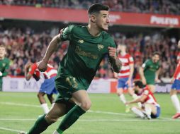 Yuri Berchiche. El defensa de los bilbainos marcó el gol que les dio el pase.  EFE
