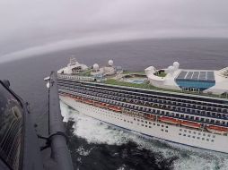 El crucero está actualmente detenido frente a la costa de California, mientras se obtienen los resultados de exámenes que podrían revelar si hay coronavirus entre las más de tres mil500 personas a bordo. EFE/EPA/Guardia Nacional de California