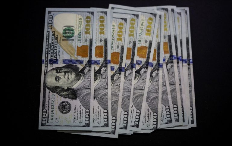 El nerviosismo global por el Covid-19 crea la posibilidad de alcanzar niveles cercanos a los 21 pesos en los siguientes días, estima Gabriela Stiller, directora de análisis financiero de Banco Base. EFE / ARCHIVO