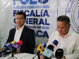 El físcal de Oaxaca, Rubén Vasconcelos Méndez y el titular de la UIF, Santiago Nieto en conferencia de prensa. TWITTER / @FISCALIA_GobOax