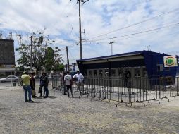 Hasta este viernes a mediodía, se ha visto a pocos aficionados comprar entradas para el Clásico Tapatío en el Estadio Jalisco. EL INFORMADOR