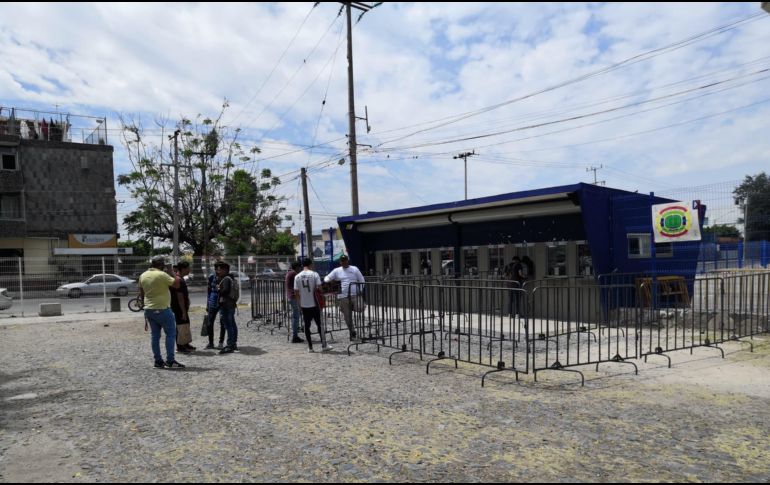 Hasta este viernes a mediodía, se ha visto a pocos aficionados comprar entradas para el Clásico Tapatío en el Estadio Jalisco. EL INFORMADOR