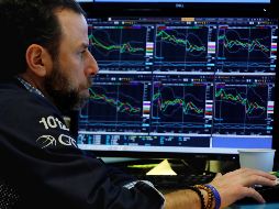 La bolsa de EU despide la semana con pequeñas ganancias acumuladas en sus tres indicadores. AP/R. Drew
