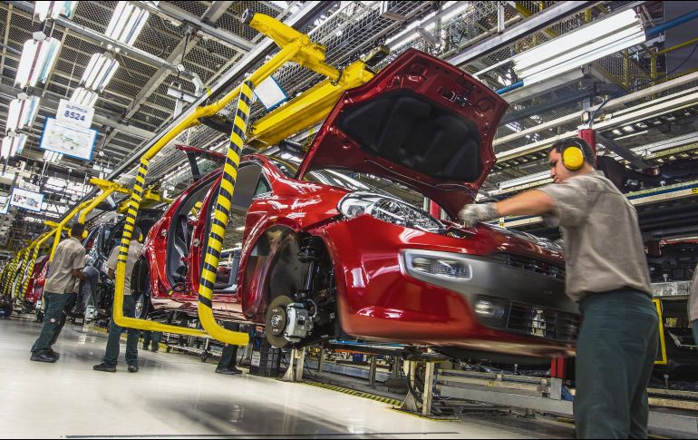 Todas las armadoras disminuyeron sus volúmenes de exportación, excepto General Motors. NOTIMEX/Archivo