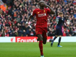 El triunfo, que llega tras perder su imbatibilidad ante el Watford y caer en la Copa el ante el Chelsea, le sirve a los Reds para llevar a 25 puntos su diferencia con el sublíder de la competencia. AFP / G. Caddick