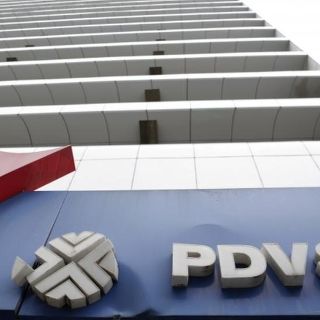 Detienen a 38 empleados de la petrolera estatal de Venezuela PDVSA acusados de traficar combustible