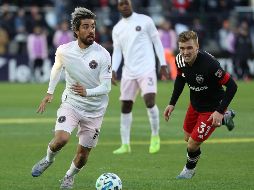 Le bastaron dos minutos a Pizarro para pasar a la historia del Inter, tras anotar el primer gol oficial en la historia del equipo. AFP / P. Smith