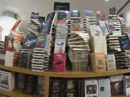 A la entrada de la librería José Luis Martínez del Fondo de Cultura Económica, el lector encontrará las novedades, donde los autores masculinos imperan. EL INFORMADOR / A. Camacho