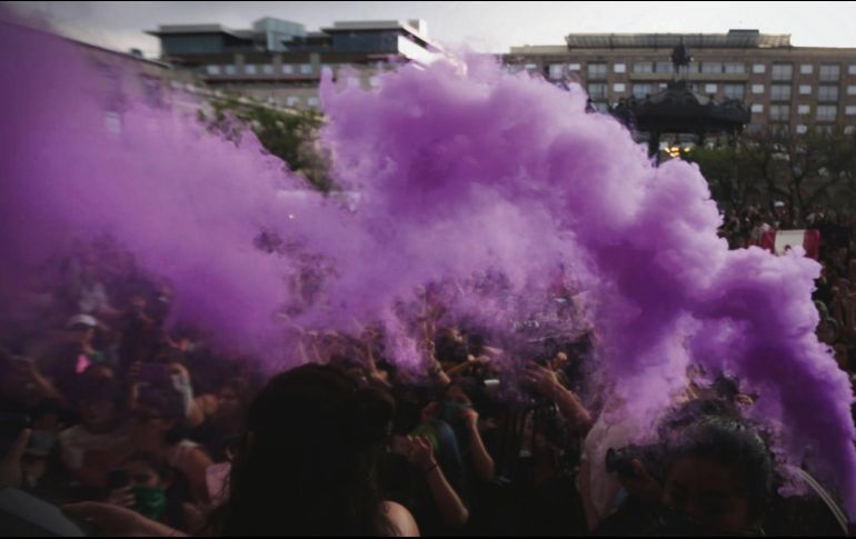 Impulso. Este es un buen momento para reflexionar que desde el salón de clases se puede reconstruir el tejido social. En la foto, una marcha feminista del año pasado. EL INFORMADOR / F. Atilano