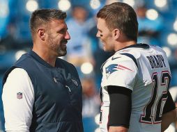 Se conocen. Mike Vrabel (izq.) y Tom Brady (der.) coincidieron durante la etapa del hoy coach de los Titans como asistente en los Patriots de Nueva Inglaterra. ESPECIAL