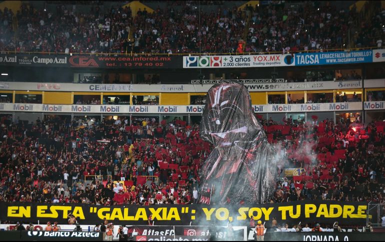 ¿En cuál?. Chivas volvió a dominar el Clásico, aunque la afición rojinegra hizo lo suyo en las tribunas. EL INFORMADOR • F. Atilano