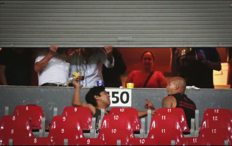 Bronca. Aficionados del Rebaño y de los Zorros intercambiaron golpes en las tribunas del coloso de la Calzada Independencia. EL INFORMADOR/F. ATILANO