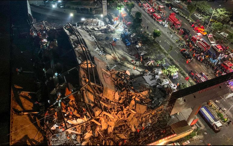 Se cree que el derrumbe pudo haber sido ocasionado por obras de redecoración y la construcción de dos supermercados en la planta baja. AFP /