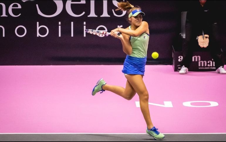 Kenin dominó con facilidad el primer set, registró 81 por ciento de efectividad con su primer servicio y 100 por ciento con el segundo. TWITTER / @WTA_Espanol