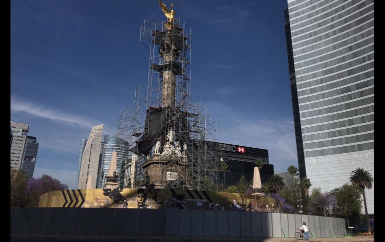 Vallas resguardan monumentos históricos en el trayecto previsto de la marcha. SUN/D. Sánchez