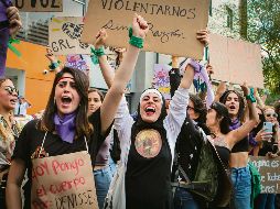 Hartazgo. Los 10 casos de mujeres asesinadas al día en México fueron parte de las razones por las cuales miles de manifestantes marcharon ayer por las calles de Guadalajara para exigir acciones que combatan la violencia de género. EL INFORMADOR • E. Barrera