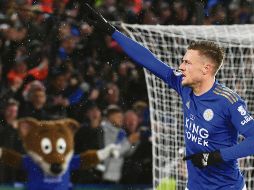 LA FIGURA. El delantero Jamie Vardy fue la figura del Leicester al regresar a la senda del gol y dar el triunfo con un doblete. AFP