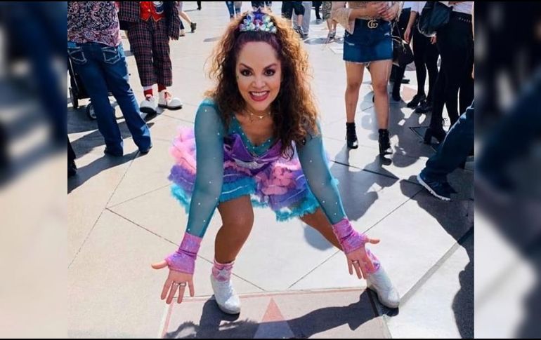 Tatiana celebró con sus familiares y fans la nueva estrella, pues la anterior se dañó por trabajos de construcción. INSTAGRAM / @oficial.tatiana