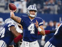 REFERENTE. Dak Prescott fue el emblema en la ofensiva de los Cowboys la temporada pasada. AP