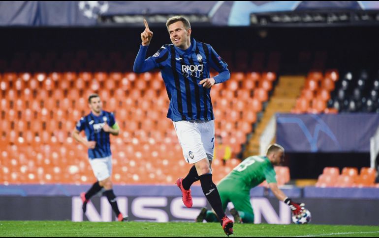 EL HÉROE. Josip Ilicic anotó los cuatro tantos del conjunto italiano para llevarlos a los Cuartos de Final. AFP