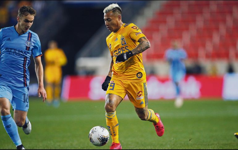 Héroe. Eduardo Vargas marcó el gol del triunfo en tiempo de compensación. AP / A. Hunger