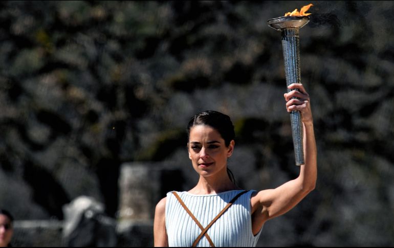 La flama olímpica inicia su recorrido por el mundo con el mensaje de paz y esperanza al mundo; para unir con emoción a los países en Tokio 2020. EFE / V. Psomas