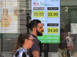 En bancos y casas de cambio el dólar se cotizó en 22 o más pesos. NTX/J. Lira