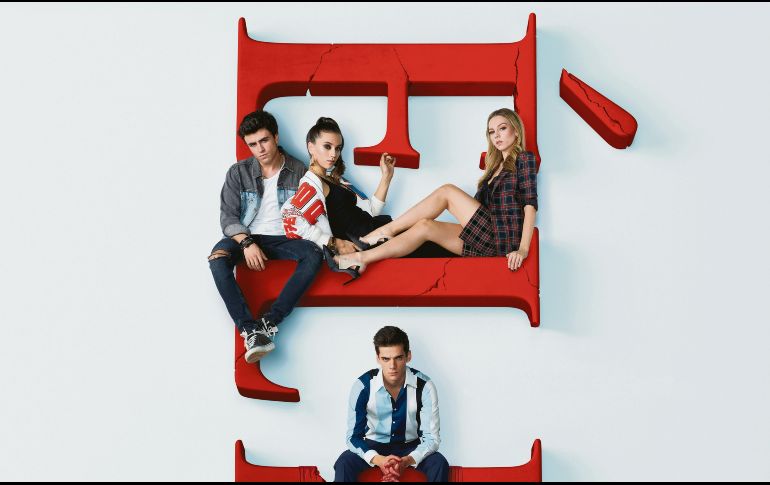 “Élite”. En medio de la letra “L”, se encuentra Claudia Salas, la actriz que interpreta a “Rebeca”, quien en entrevista, ofrece detalles de esta nueva temporada. CORTESÍA