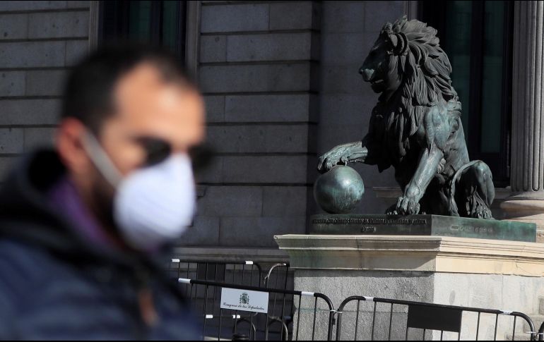 De acuerdo con el último balance del coronavirus del Ministerio de Sanidad de España, se ha confirmado más de tres mil casos de infectados y 87 muertos, la mayoría en Madrid. EFE / F. Alvarado