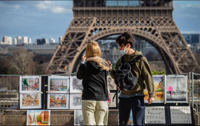 Turistas transitando la Plaza Trocadero. NTX / Xinhua / A. Morissard