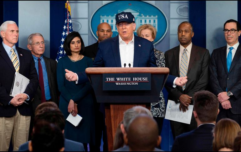 ''¡Distanciamiento social!'', escribió en su cuenta de Twitter el presidente de EU. AFP / J. Watson