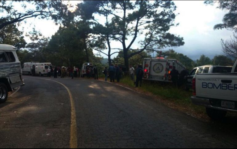 Una camioneta cae a un barranco de 230 metros de profundidad. ESPECIAL
