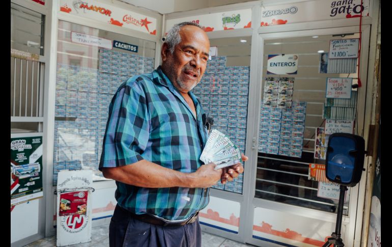 Los compradores aseguran que compran los boletos para apoyar a la causa del Presidente, y algunos incluso enmarcarán el billete. EL INFORMADOR/G. Gallo