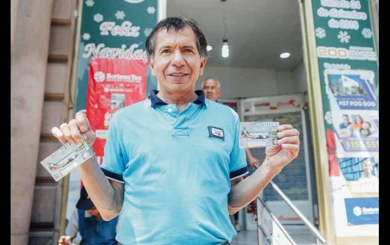 Los compradores aseguran que compran los boletos para apoyar a la causa del Presidente, y algunos incluso enmarcarán el billete. EL INFORMADOR/G. Gallo