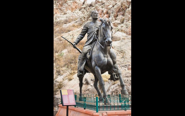 GENERAL PÁNFILO NATERA. Una de las estatuas ecuestres que coronan el Cerro de la Bufa. AP
