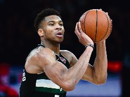 Giannis Antetokounmpo donará 100 mil dólares para solventar los salarios de quienes trabajan en la arena de los Bucks. AFP/F. Fife