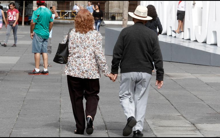 Autoridades indican que se deben evitar aglomeraciones, sin embargo, no se debe imponerles toques de queda irracionales. EL INFORMADOR / ARCHIVO