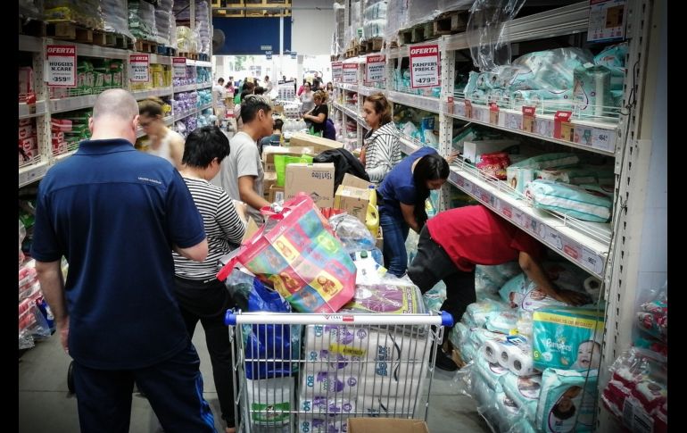 Argentinos se abastecen en Buenos Aires. EFE/J. Roncoroni