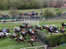 El Grand National, que se disputa desde 1839, tiene una audiencia mundial de unos 500 millones de personas. AP/ARCHIVO