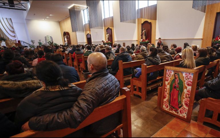 Recomiendan que las misas sean transmitidas por plataformas digitales, radio y televisión, para que los fieles puedan participar a distancia. EFE/ARCHIVO