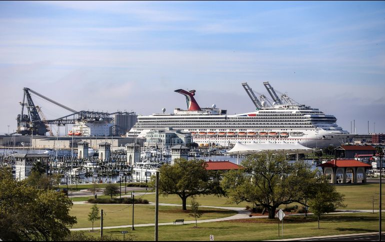 El cierre al arribo de cruceros generaría pérdidas de al menos siete millones de pesos en tan sólo un mes. AP/A. Newton