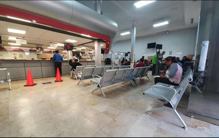 Los empleados mayores de 60 años, mujeres embarazadas o quienes padezcan alguna enfermedad crónica no tendrán que ir a trabajar.  EL INFORMADOR / ARCHIVO