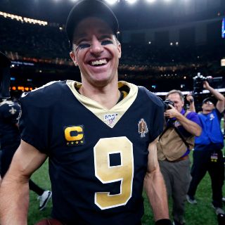 Drew Brees seguirá con Saints por dos temporadas más