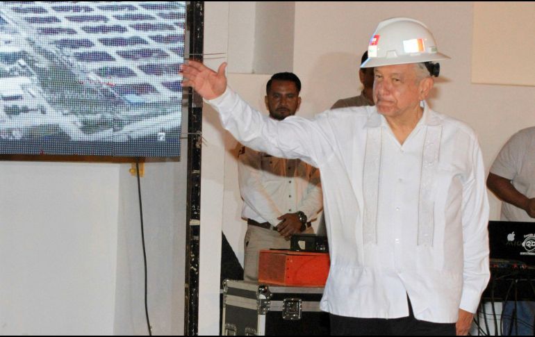 López Obrador apunta que el desplome en los precios del petróleo hubiese sido fatal sin la producción del crudo en México. NTX / ARCHIVO