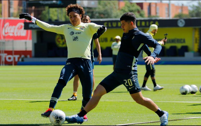 Giber Becerra, preparador físico, supervisó algunos ejercicios vía transmisiones directas o streaming, los cuales compartió en Instagram con Guillermo Ochoa y Leo Suárez. Imago7