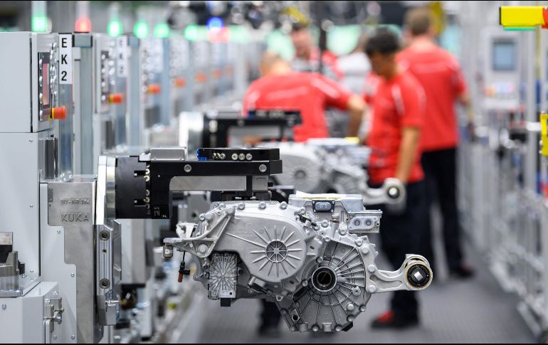 México podría revertir la caída de 9.75% que tuvo la IED automotriz al atraer capitales. AFP/S. Gollnow