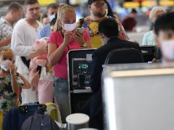 Las únicas excepciones serán las comunicaciones aéreas de Moscú con Londres, Nueva York y Abu Dabi. EFE / EPA / N. Sangnak