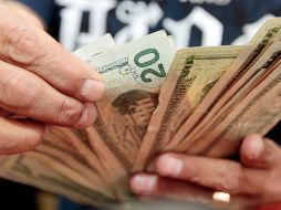 El dólar al menudeo se vende este miércoles por arriba de los 24 pesos en las ventanillas de los bancos. EL INFORMADOR/ARCHIVO