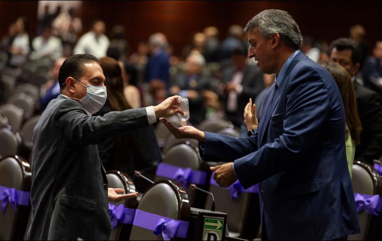 Diputados toman medidas de higiene recomendadas ante la crisis de COVID-19. NTX / G. Luna